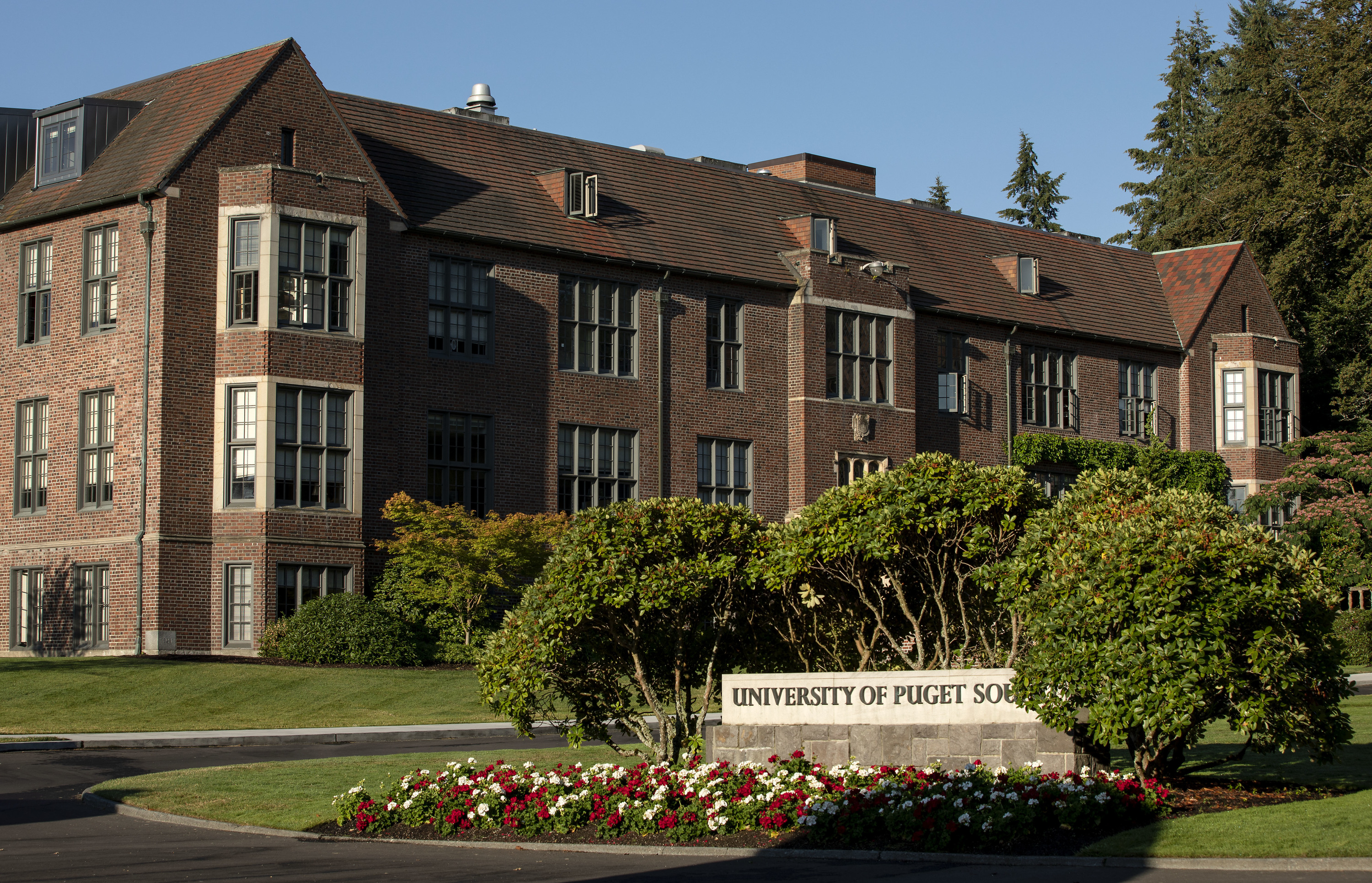 Howarth Hall and University of Puget Sound sign.