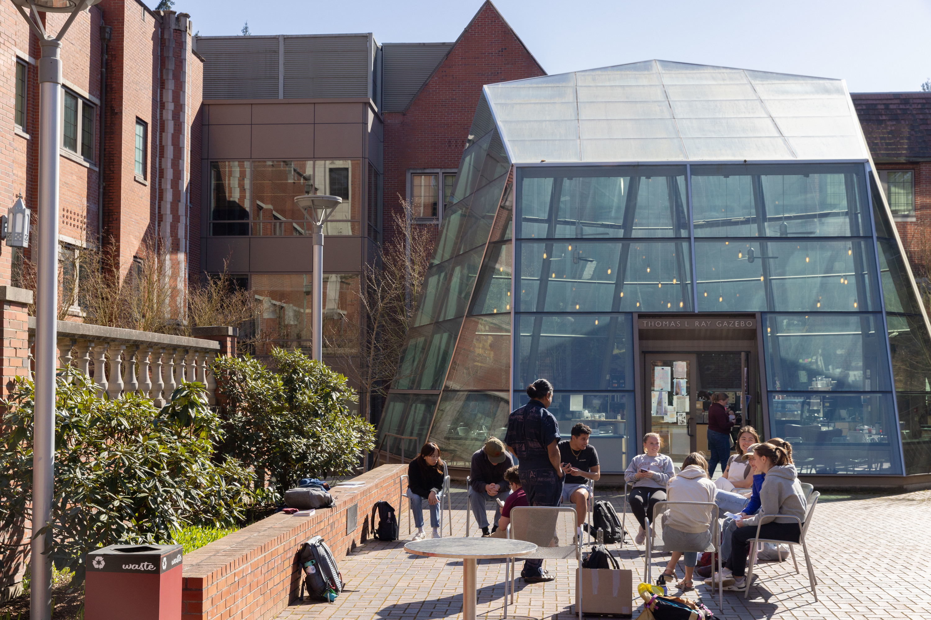 Students gather in front of the Oppenheimer Cafe. 