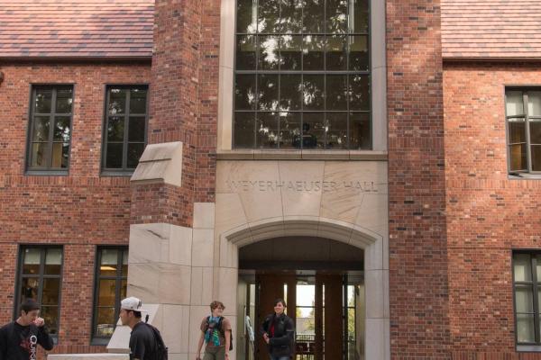 Students in front of Weyerhaeuser Hall