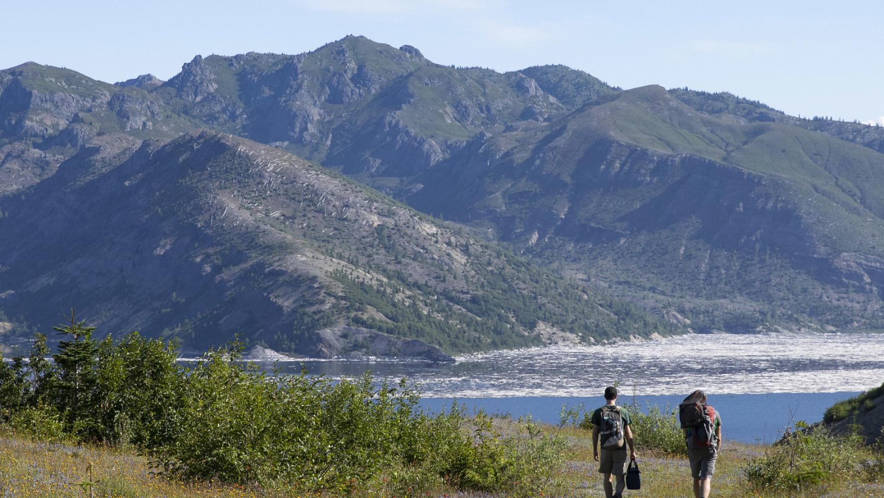 Students hiking in the Cascades