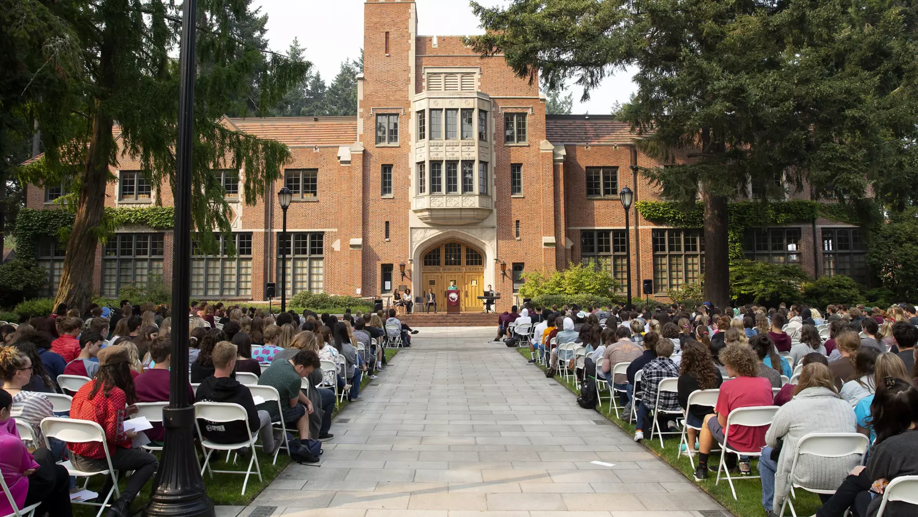 New students and their families gather as part of orientation in front of Collins Memorial Library